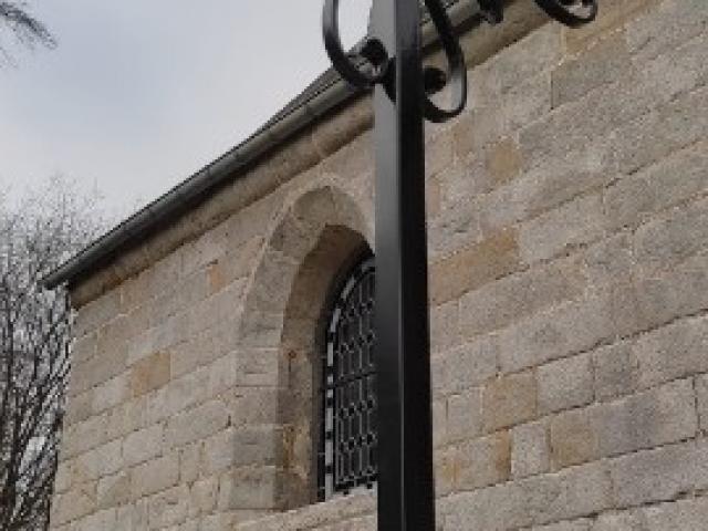 Croix de cimetière en fer forgé