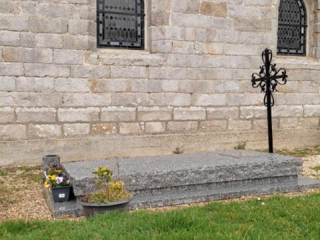 Croix de cimetière en fer forgé