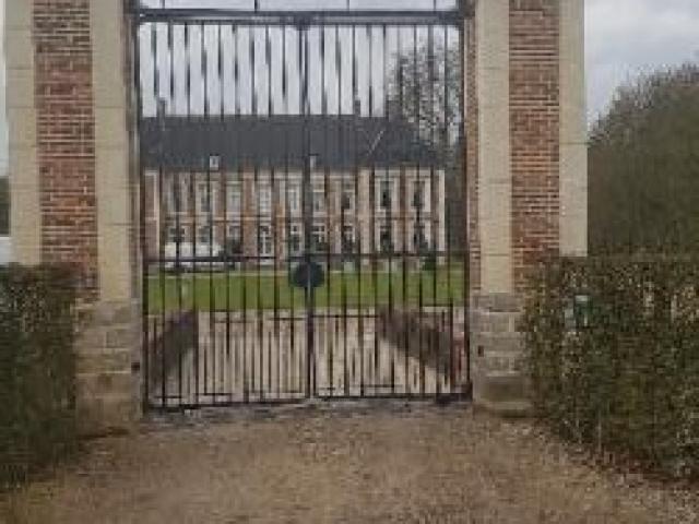 Grand portail de château par Les Métalliers Normands en Seine-Maritime