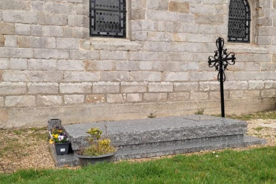 Croix de cimetière en fer forgé
